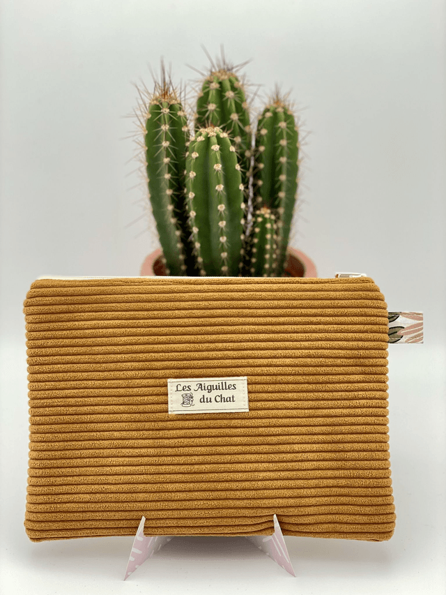Trousse plate / pochette en velours côtelé